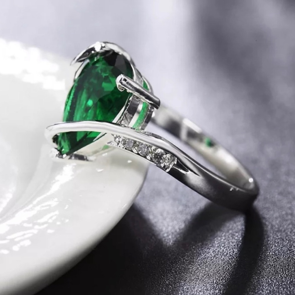 New Sterling Silver Emerald CZ Diamond Ring